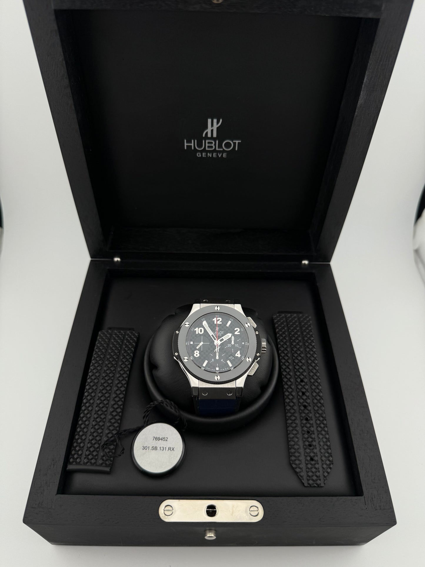 HUBLOT - Big Bang 44mm Carbon Fiber Dial 301.SB.131.RX(Travel Case & Alligator Band)
