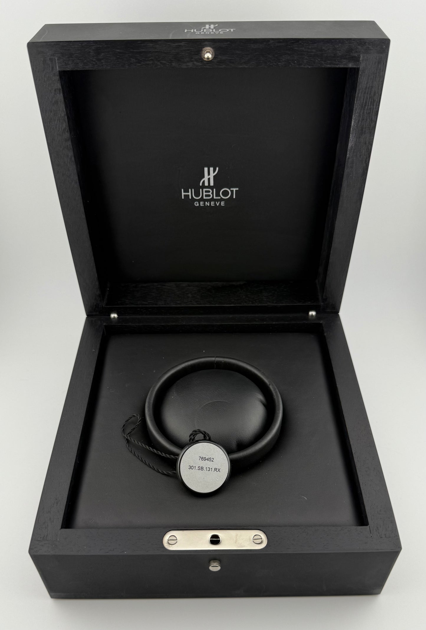 HUBLOT - Big Bang 44mm Carbon Fiber Dial 301.SB.131.RX(Travel Case & Alligator Band)