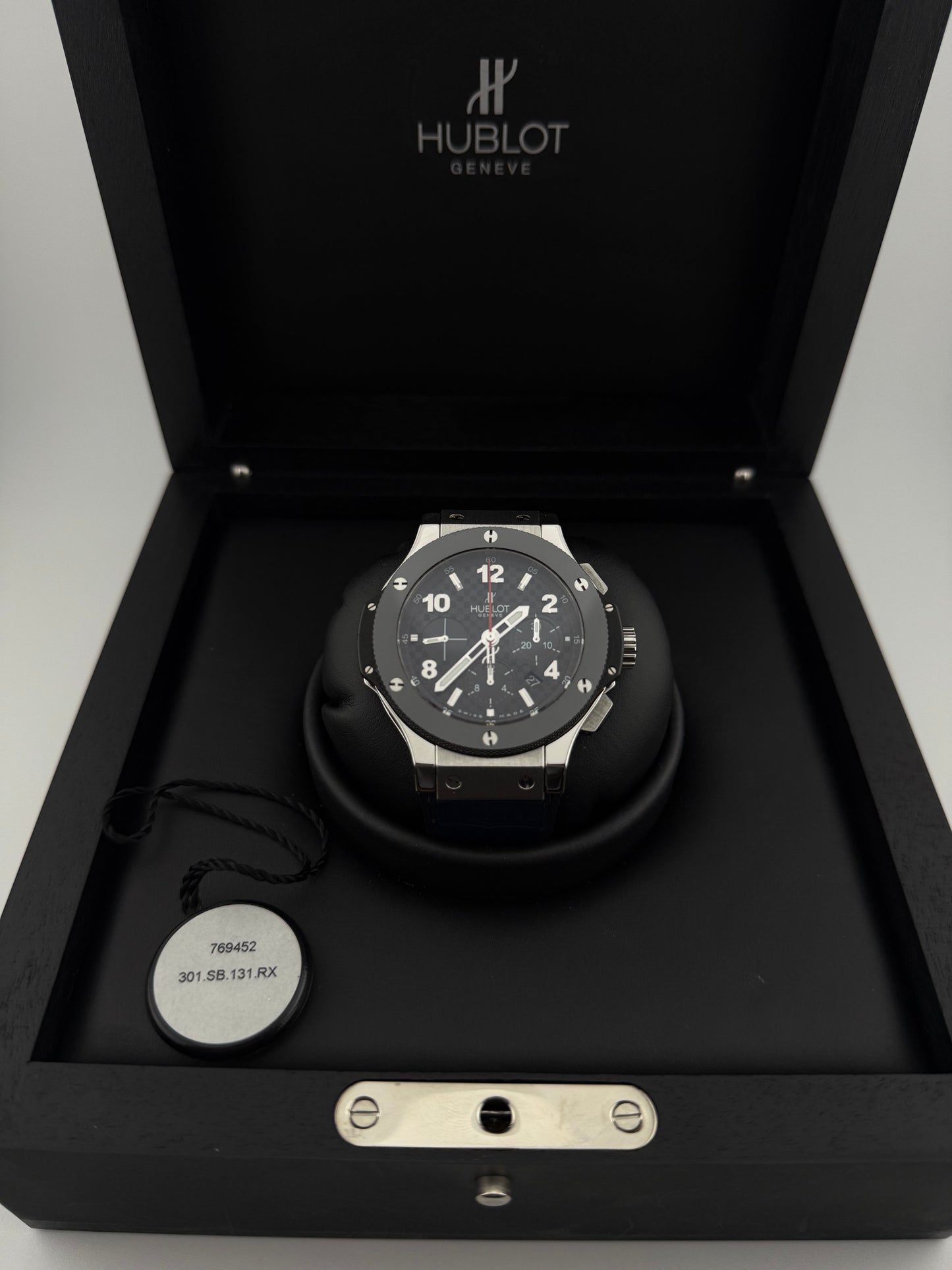 HUBLOT - Big Bang 44mm Carbon Fiber Dial 301.SB.131.RX(Travel Case & Alligator Band)